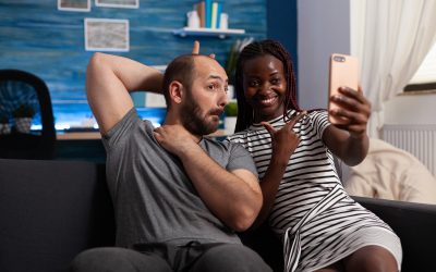 Love in the Digital Age: Balancing Technology and Intimacy